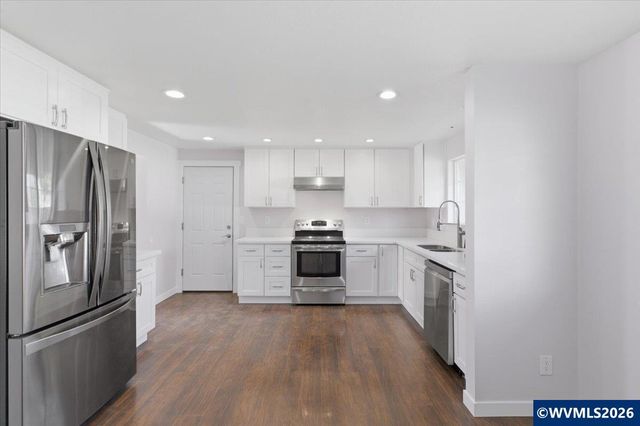 585 45th Pl NE, Salem, OR 97301