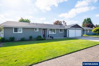 585 45th Pl NE, Salem, OR 97301