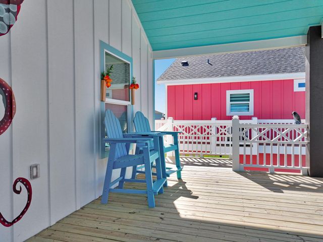 1992 Pedregal Drive, Crystal Beach, TX 77650