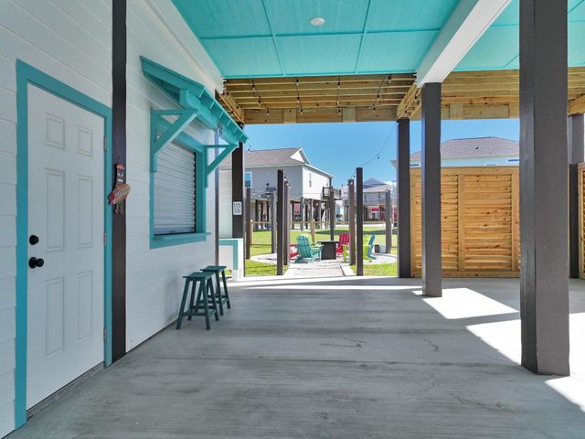 1992 Pedregal Drive, Crystal Beach, TX 77650