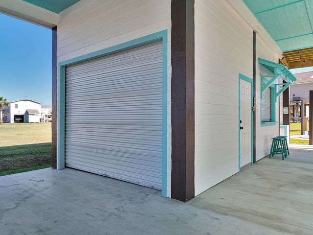 1992 Pedregal Drive, Crystal Beach, TX 77650