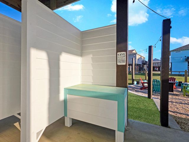 1992 Pedregal Drive, Crystal Beach, TX 77650