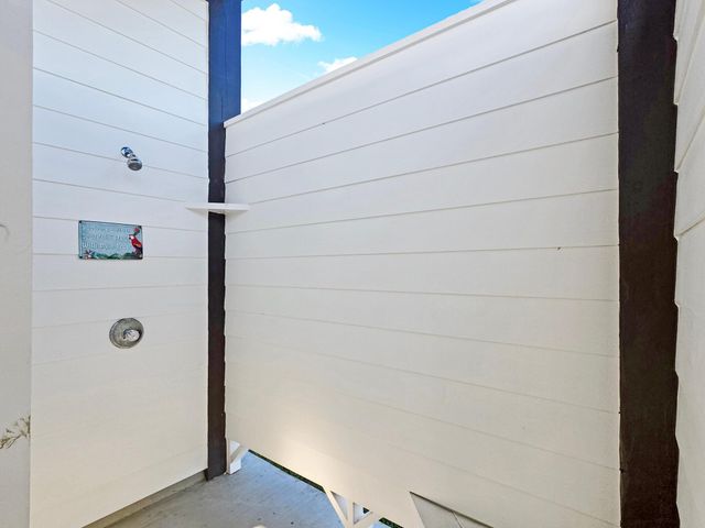 1992 Pedregal Drive, Crystal Beach, TX 77650