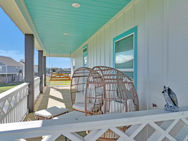 1992 Pedregal Drive, Crystal Beach, TX 77650