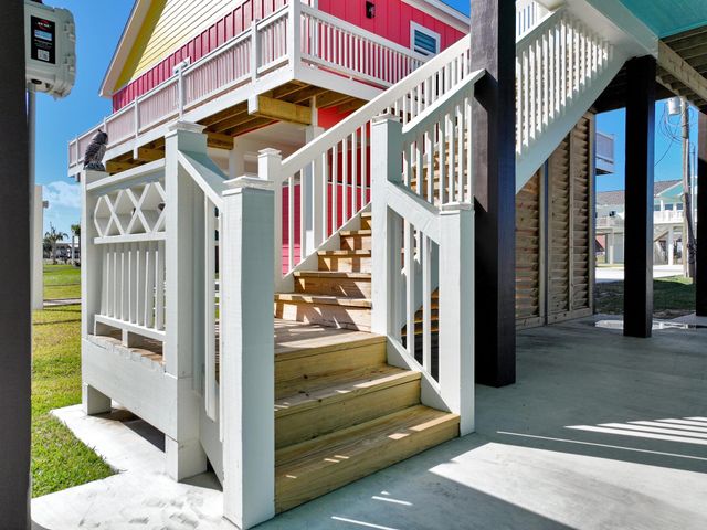 1992 Pedregal Drive, Crystal Beach, TX 77650