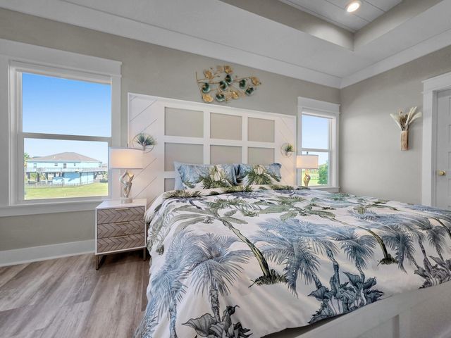 1992 Pedregal Drive, Crystal Beach, TX 77650