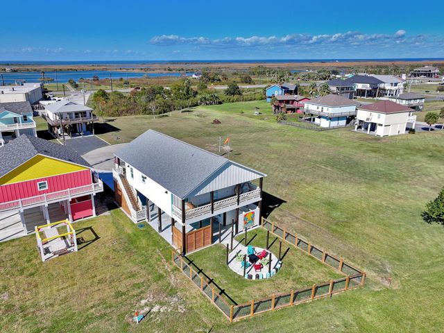 1992 Pedregal Drive, Crystal Beach, TX 77650