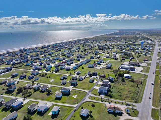 1992 Pedregal Drive, Crystal Beach, TX 77650