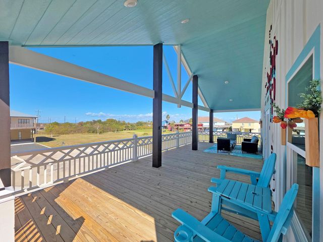 1992 Pedregal Drive, Crystal Beach, TX 77650