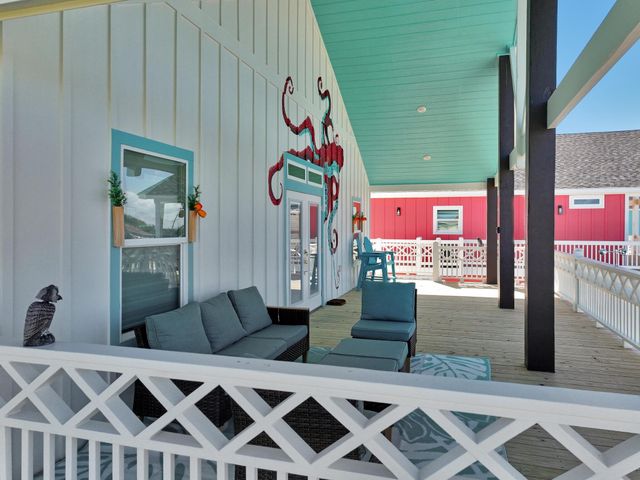 1992 Pedregal Drive, Crystal Beach, TX 77650