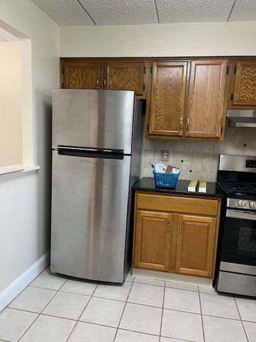 175 Hoffman Avenue 309, Cranston, RI 02920