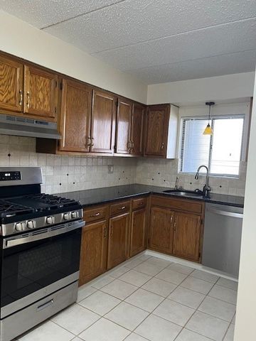 175 Hoffman Avenue 309, Cranston, RI 02920