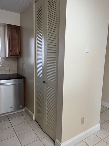 175 Hoffman Avenue 309, Cranston, RI 02920