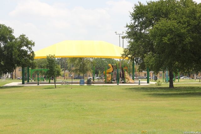 2319 W Poplar, San Antonio, TX 78207