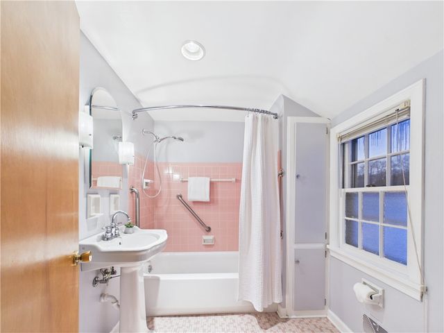 114 Seaford Drive, Irondequoit, NY 14617