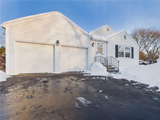 114 Seaford Drive, Irondequoit, NY 14617