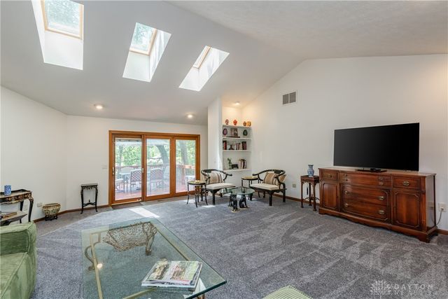 1055 Wilderness Bluff, Tipp City, OH 45371