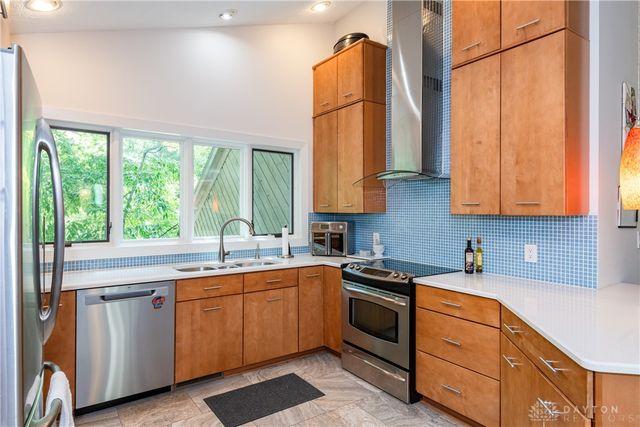 1055 Wilderness Bluff, Tipp City, OH 45371