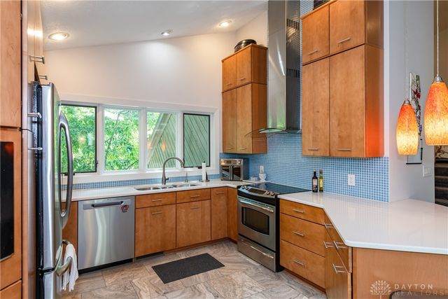 1055 Wilderness Bluff, Tipp City, OH 45371