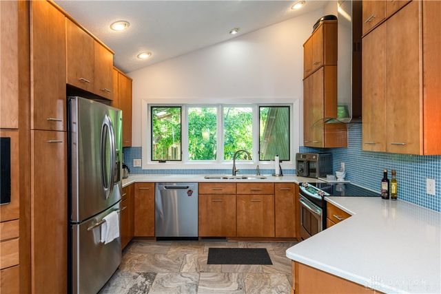 1055 Wilderness Bluff, Tipp City, OH 45371
