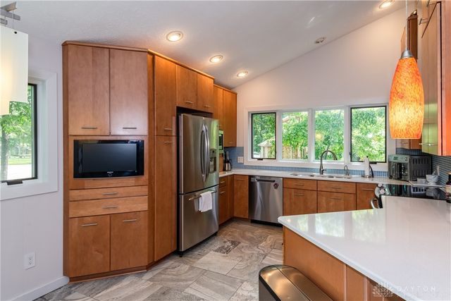 1055 Wilderness Bluff, Tipp City, OH 45371