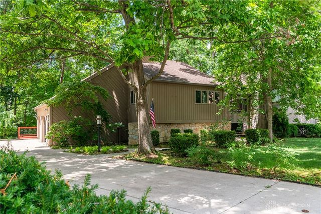 1055 Wilderness Bluff, Tipp City, OH 45371