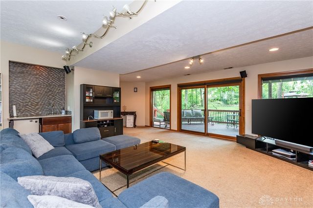 1055 Wilderness Bluff, Tipp City, OH 45371