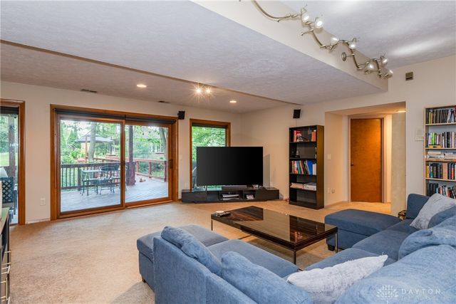 1055 Wilderness Bluff, Tipp City, OH 45371