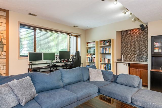 1055 Wilderness Bluff, Tipp City, OH 45371