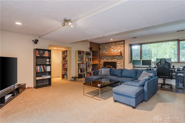 1055 Wilderness Bluff, Tipp City, OH 45371
