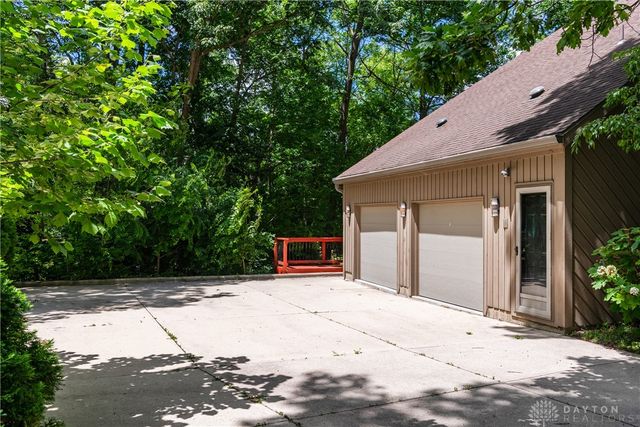 1055 Wilderness Bluff, Tipp City, OH 45371