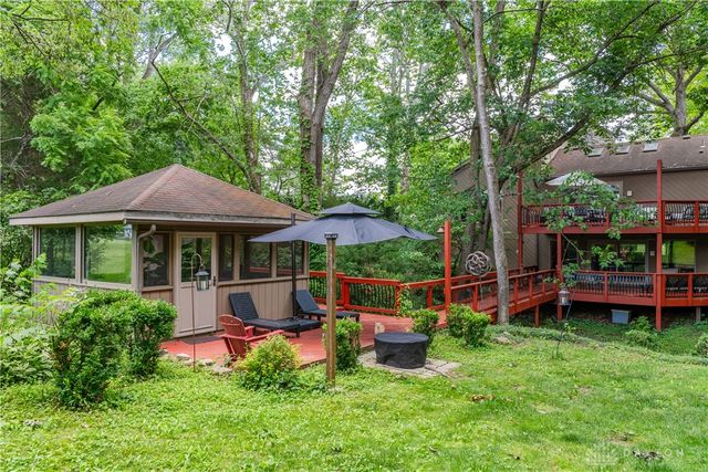 1055 Wilderness Bluff, Tipp City, OH 45371