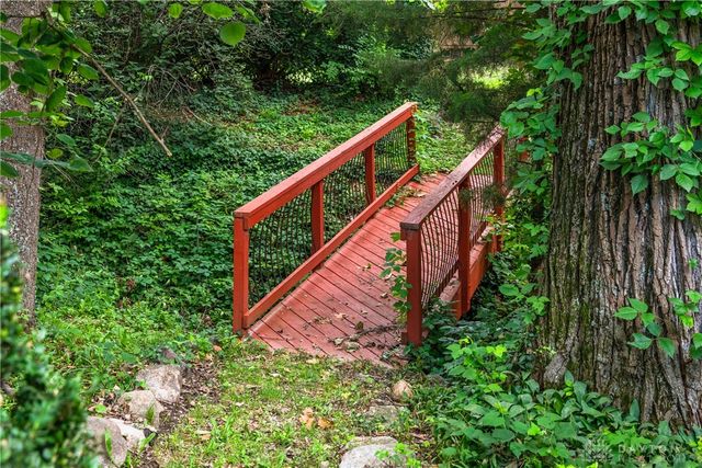 1055 Wilderness Bluff, Tipp City, OH 45371