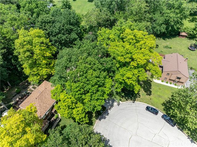 1055 Wilderness Bluff, Tipp City, OH 45371