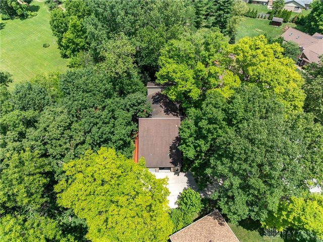 1055 Wilderness Bluff, Tipp City, OH 45371