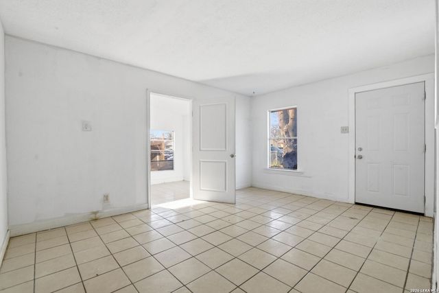 4246 King Krest Dr, San Antonio, TX 78219