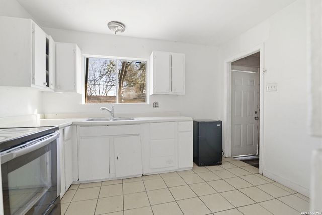 4246 King Krest Dr, San Antonio, TX 78219