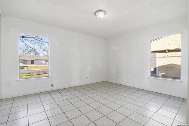 4246 King Krest Dr, San Antonio, TX 78219