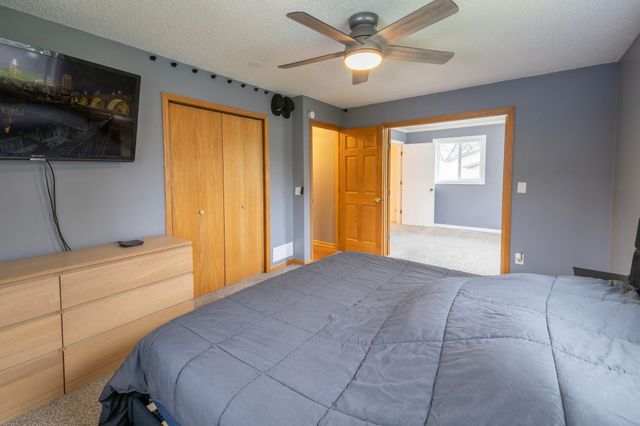 2016 84th Avenue N, Brooklyn Park, MN 55444