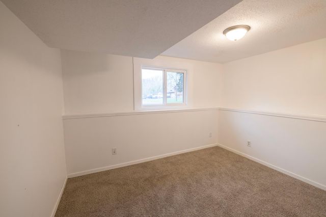 2016 84th Avenue N, Brooklyn Park, MN 55444