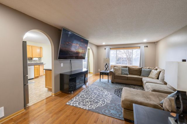 2016 84th Avenue N, Brooklyn Park, MN 55444