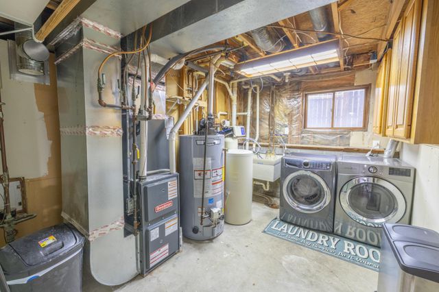 2016 84th Avenue N, Brooklyn Park, MN 55444