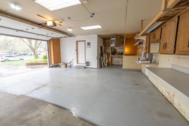 2016 84th Avenue N, Brooklyn Park, MN 55444