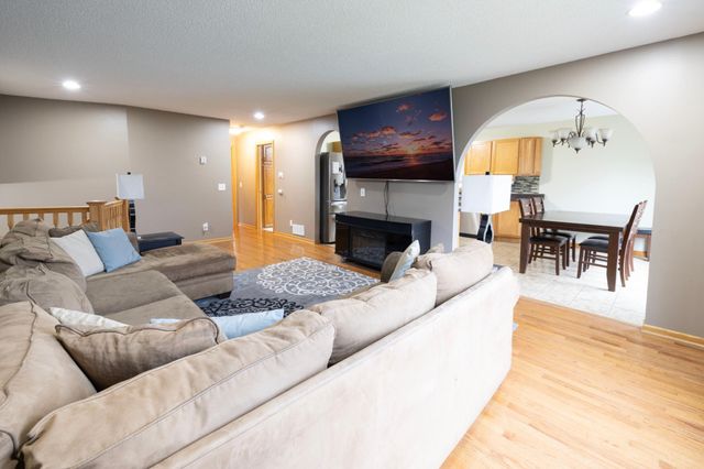 2016 84th Avenue N, Brooklyn Park, MN 55444