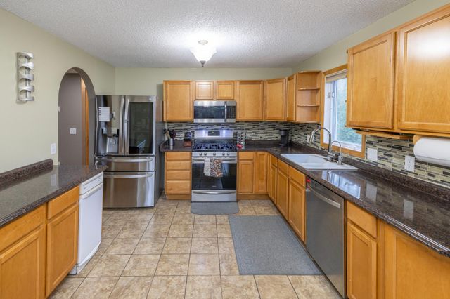 2016 84th Avenue N, Brooklyn Park, MN 55444