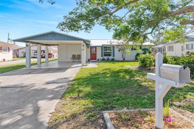 142 2ND AVENUE, Nokomis, FL 34275