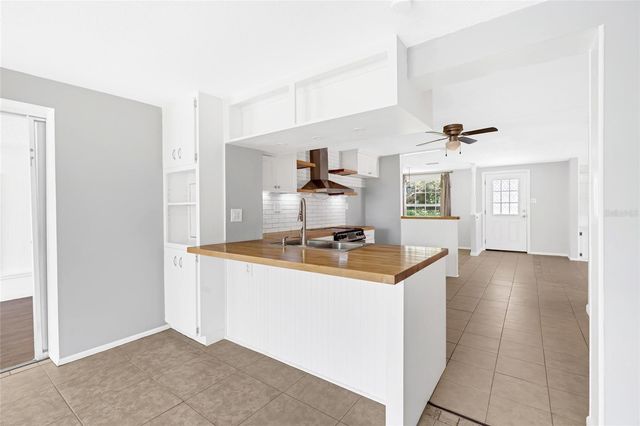 142 2ND AVENUE, Nokomis, FL 34275