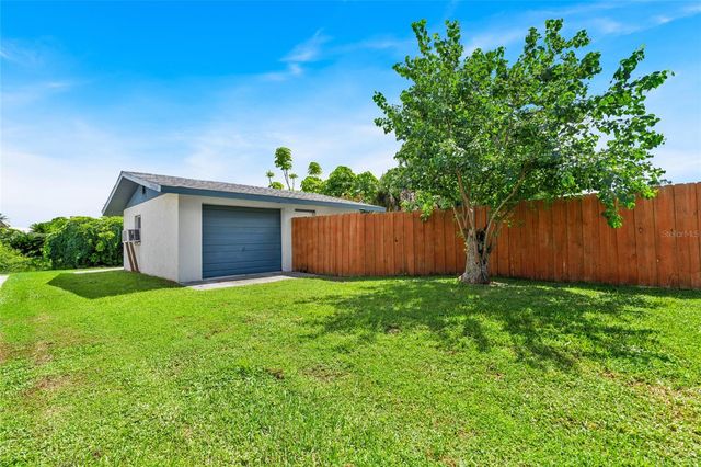 142 2ND AVENUE, Nokomis, FL 34275