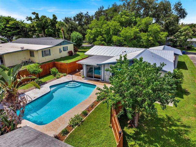 142 2ND AVENUE, Nokomis, FL 34275