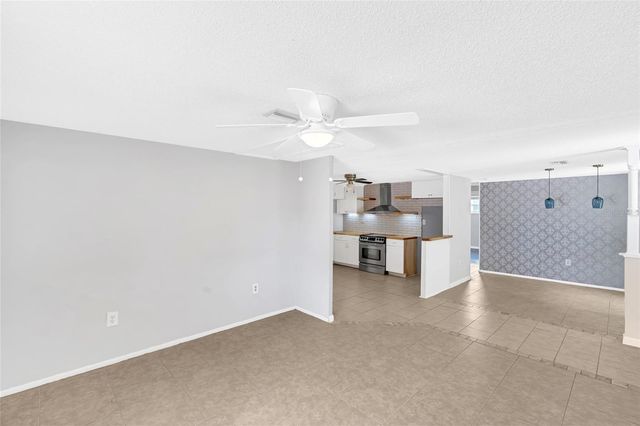 142 2ND AVENUE, Nokomis, FL 34275